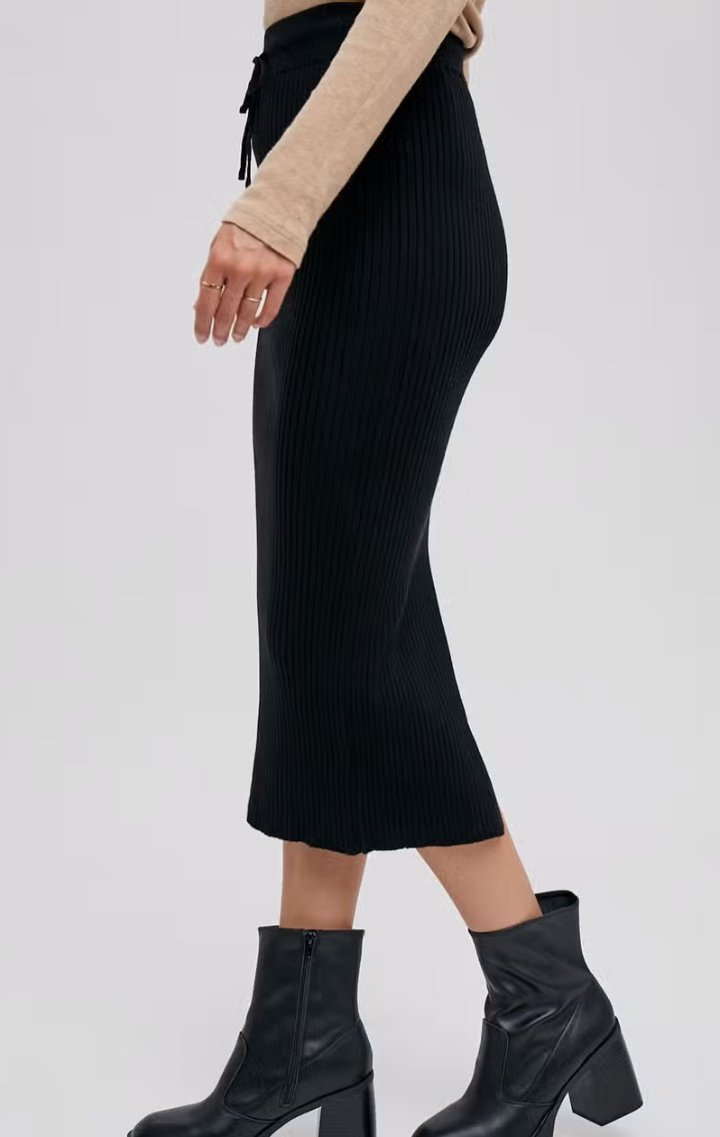 Ribbed Knit Midi Skirt